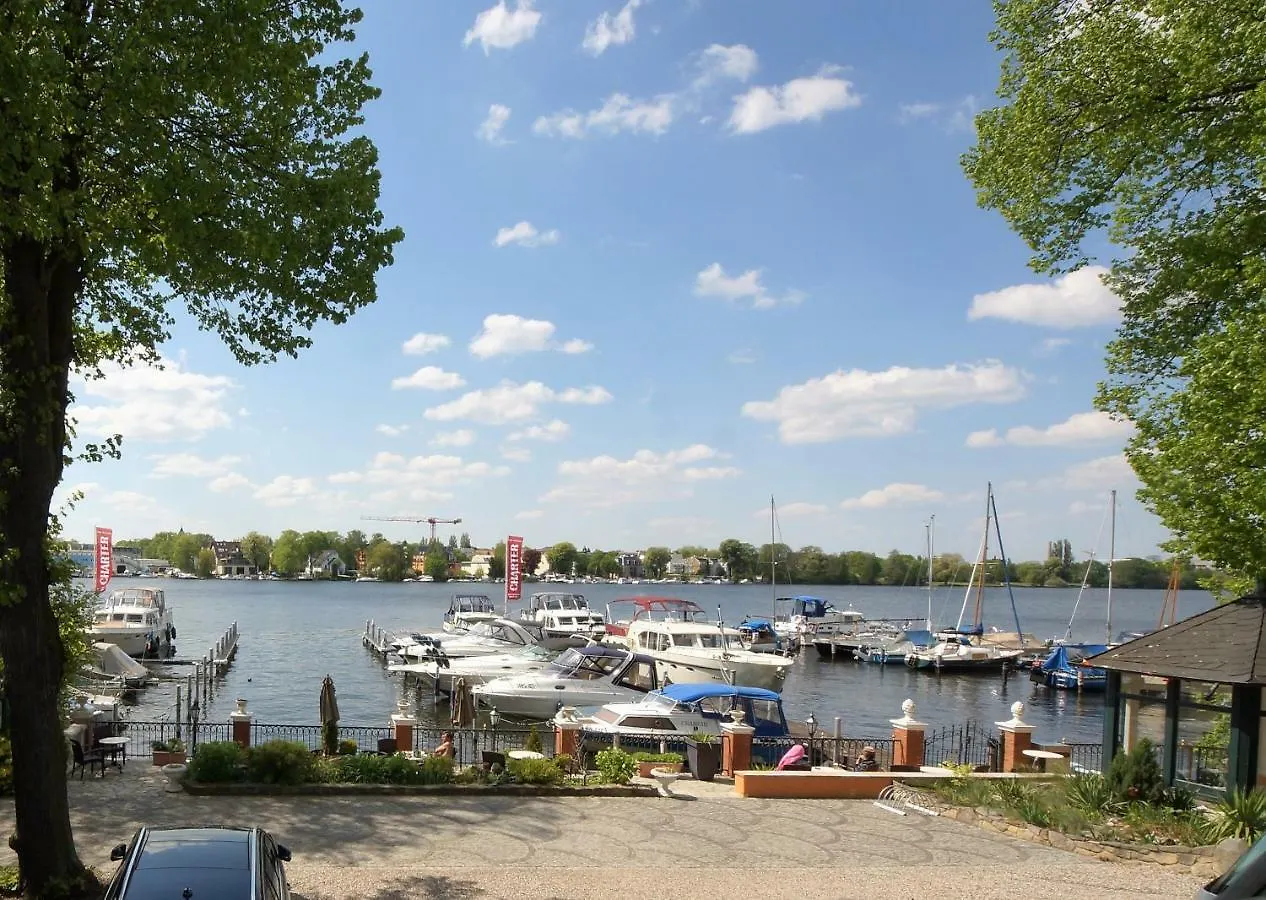 Yacht- , Und Reisemobilhafen 
